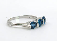 Cargar imagen en el visor de la galería, 0964: Vintage: Rare 9ct White Gold London Blue Round Cut Topaz Trilogy- a beauty
