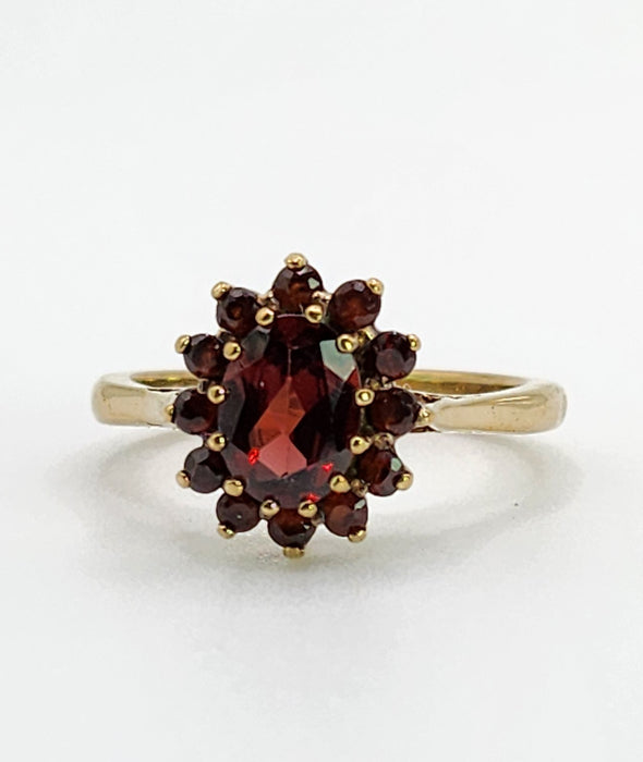 Vintage: 9ct Yellow Gold Almandine Garnet Flowerhead Cluster Ring