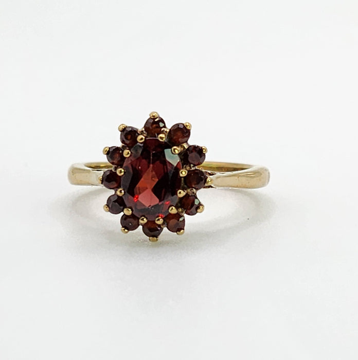 Vintage: 9ct Yellow Gold Almandine Garnet Flowerhead Cluster Ring