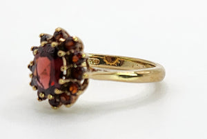 1662: Vintage: 9ct Gold Almandine Garnets Flowerhead Ring- lovely mature colours