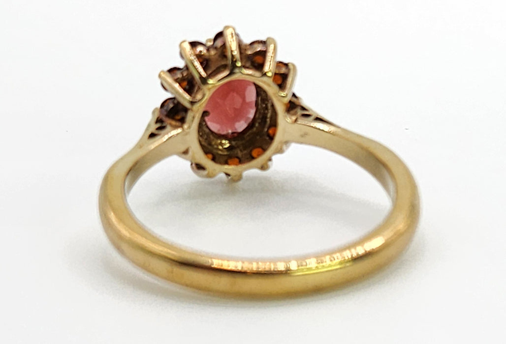 Vintage: 9ct Yellow Gold Almandine Garnet Flowerhead Cluster Ring
