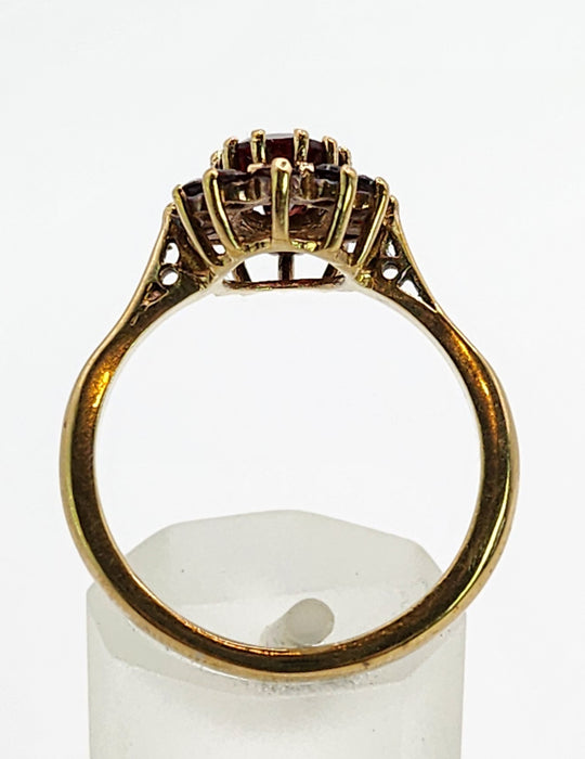 Vintage: 9ct Yellow Gold Almandine Garnet Flowerhead Cluster Ring