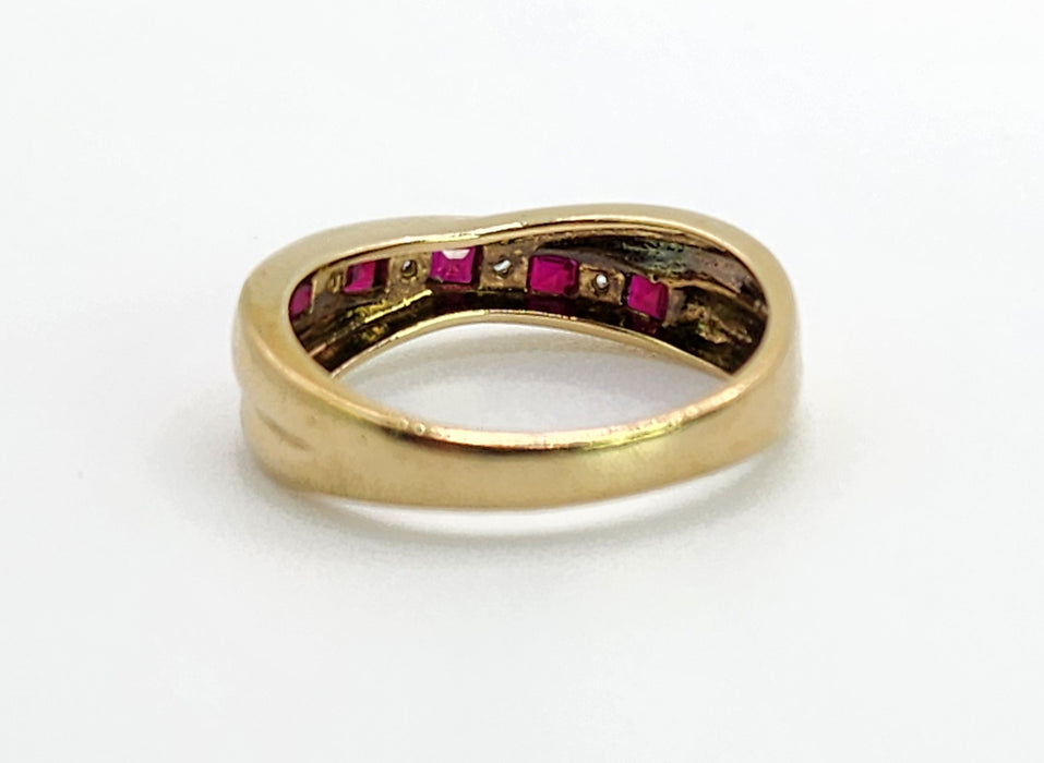 Vintage: 9ct Yellow Gold Ruby & Diamond Crossover Ring