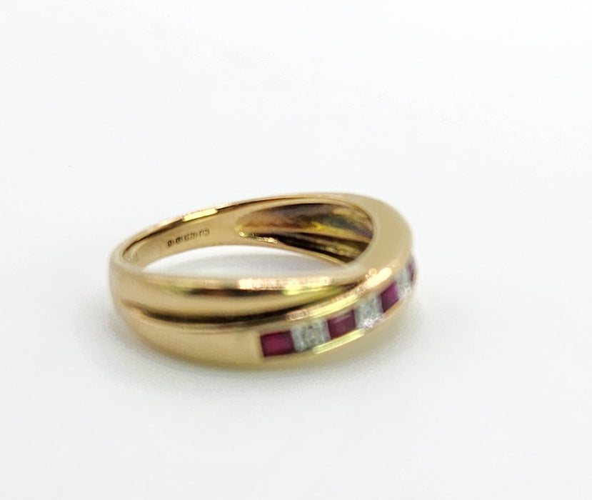 Vintage: 9ct Yellow Gold Ruby & Diamond Crossover Ring