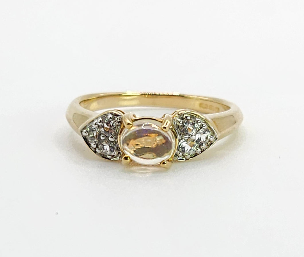 1666: Vintage: 9ct Gold Cabochon Moonstone Diamonds Signet Ring- Rare
