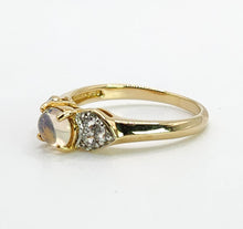 Cargar imagen en el visor de la galería, 1666: Vintage: 9ct Gold Cabochon Moonstone Diamonds Signet Ring- Rare
