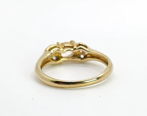 1666: Vintage: 9ct Gold Cabochon Moonstone Diamonds Signet Ring- Rare