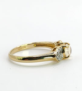 1666: Vintage: 9ct Gold Cabochon Moonstone Diamonds Signet Ring- Rare
