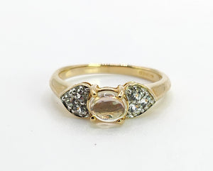 1666: Vintage: 9ct Gold Cabochon Moonstone Diamonds Signet Ring- Rare