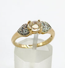 Cargar imagen en el visor de la galería, 1666: Vintage: 9ct Gold Cabochon Moonstone Diamonds Signet Ring- Rare
