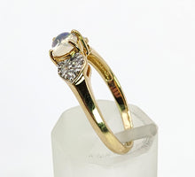 Cargar imagen en el visor de la galería, 1666: Vintage: 9ct Gold Cabochon Moonstone Diamonds Signet Ring- Rare
