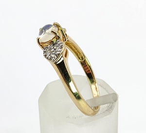 1666: Vintage: 9ct Gold Cabochon Moonstone Diamonds Signet Ring- Rare