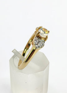 1666: Vintage: 9ct Gold Cabochon Moonstone Diamonds Signet Ring- Rare