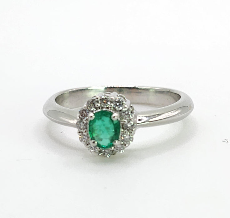 6434: Vintage: 18ct White Gold Emerald 12 Diamonds Ring