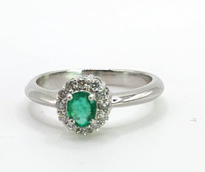 0437: Vintage: 18ct White Gold Emerald 12 Diamonds Ring- crisp, clean eye candy,