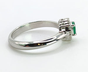 0437: Vintage: 18ct White Gold Emerald 12 Diamonds Ring- crisp, clean eye candy,