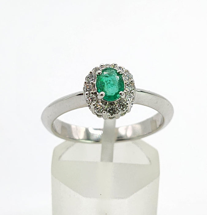 6434: Vintage: 18ct White Gold Emerald 12 Diamonds Ring