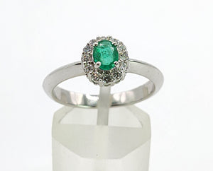 0437: Vintage: 18ct White Gold Emerald 12 Diamonds Ring- crisp, clean eye candy,