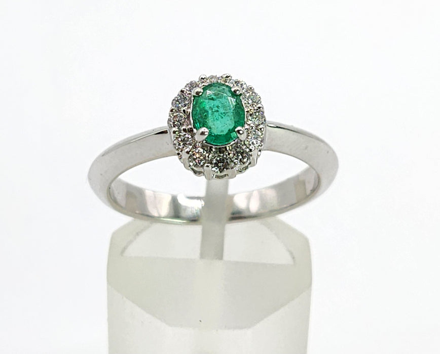 6434: Vintage: 18ct White Gold Emerald 12 Diamonds Ring