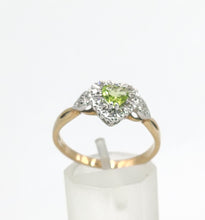 Cargar imagen en el visor de la galería, 1631: Vintage: 9ct Gold Heart-Cut Peridot 14 Diamonds Cluster Ring- Lush, sparkling, beauty
