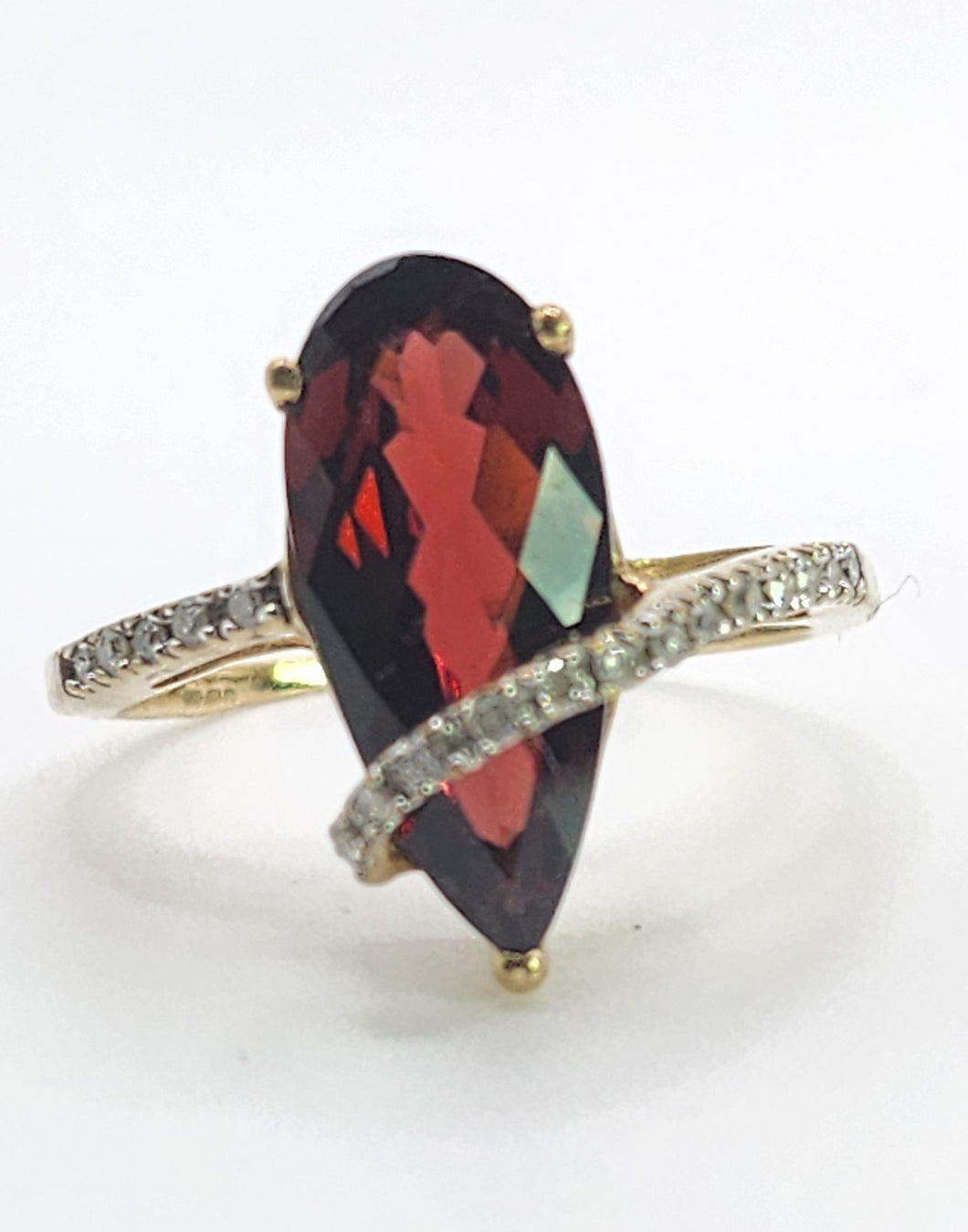 1635: Vintage: 9ct Gold Pear-Cut Almandine Garnet 18 Diamonds Dress Ring