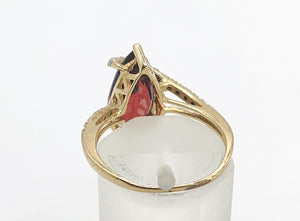 1635: Vintage: 9ct Gold Pear-Cut Almandine Garnet 18 Diamonds Dress Ring