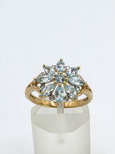 Cargar imagen en el visor de la galería, 1549: Vintage: 9ct Gold Blue Aquamarines Diamonds Starburst Cluster Ring- total eye candy
