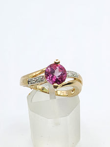 1550: Vintage: 9ct Gold Round Cut Ruby Diamonds Cocktail Ring- Wow
