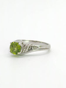 1591: Vintage: 9ct White Gold Peridot Diamonds Dress Ring- lovely cut & Colours