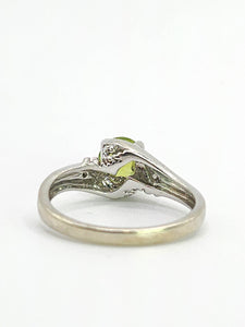 1591: Vintage: 9ct White Gold Peridot Diamonds Dress Ring- lovely cut & Colours