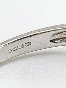 1591: Vintage: 9ct White Gold Peridot Diamonds Dress Ring- lovely cut & Colours