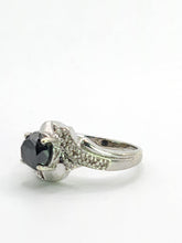 Cargar imagen en el visor de la galería, 1760: Vintage: 9ct White Gold Black Diamond White Diamonds Halo Ring-Exquisite
