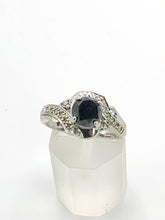 Cargar imagen en el visor de la galería, 1760: Vintage: 9ct White Gold Black Diamond White Diamonds Halo Ring-Exquisite
