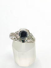 Cargar imagen en el visor de la galería, 1760: Vintage: 9ct White Gold Black Diamond White Diamonds Halo Ring-Exquisite
