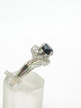 Cargar imagen en el visor de la galería, 1760: Vintage: 9ct White Gold Black Diamond White Diamonds Halo Ring-Exquisite
