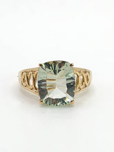 Cargar imagen en el visor de la galería, 1782: Vintage: 9ct Gold Cushion Cut Mint Green Quartz Ring- lovely cut and colours
