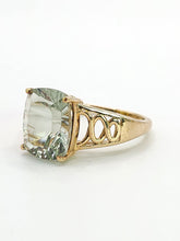 Cargar imagen en el visor de la galería, 1782: Vintage: 9ct Gold Cushion Cut Mint Green Quartz Ring- lovely cut and colours
