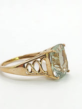 Cargar imagen en el visor de la galería, 1782: Vintage: 9ct Gold Cushion Cut Mint Green Quartz Ring- lovely cut and colours
