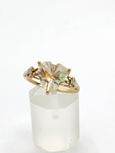 Cargar imagen en el visor de la galería, 1783: Vintage: 9ct Gold Trillion Cut Mint Greek Quartz Diamonds Cocktail Ring- LUSH

