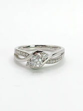 Cargar imagen en el visor de la galería, 1784: Vintage; 9ct White Gold Diamonds Crossover Ring- natural, sparkly eye candy
