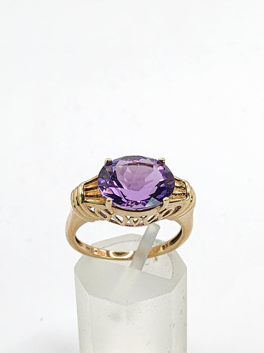 Vintage: 9ct Yellow Gold Amethyst Solitaire Signet Ring