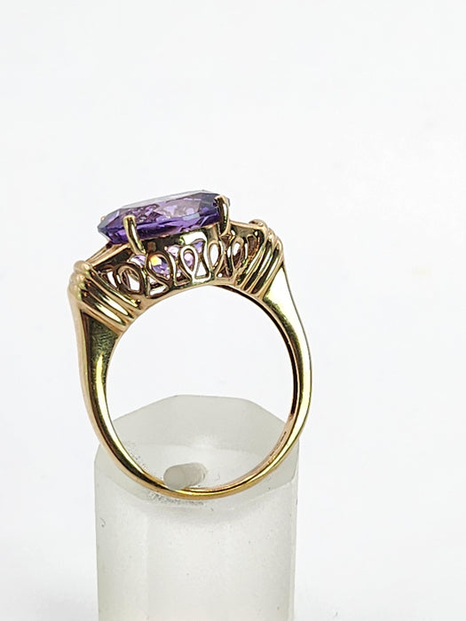 Vintage: 9ct Yellow Gold Amethyst Solitaire Signet Ring