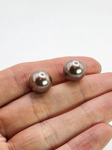 1553: Vintage: 14ct Gold Silver/Grey Tahitian Pearls Stud Earrings- stylish & good weight.