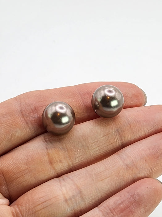 1553: Vintage: 14ct Gold Silver/Grey Tahitian Pearls Stud Earrings- stylish & good weight.