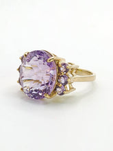 Load image into Gallery viewer, 1758: Vintage: 9ct Gold Lilac Amethysts Statement Cocktail Ring- Fabulous

