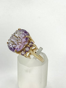 1758: Vintage: 9ct Gold Lilac Amethysts Statement Cocktail Ring- Fabulous