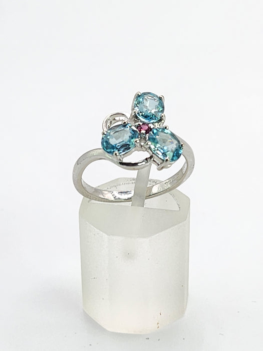 1775: Vintage: 9ct White Gold Topaz Ruby Eclectic Dress Ring- totally captivating