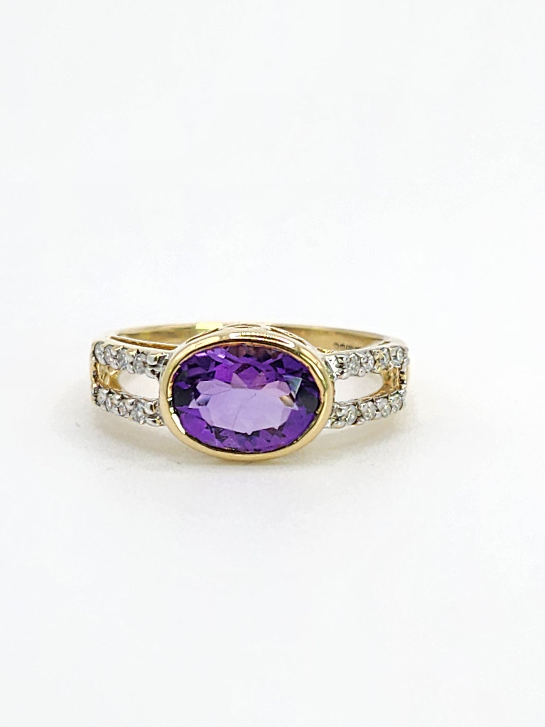 1031: Vintage 9ct Gold Amethyst Diamonds Openwork Dress Ring- sparkling design