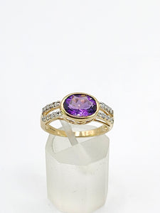 1031: Vintage 9ct Gold Amethyst Diamonds Openwork Dress Ring- sparkling design