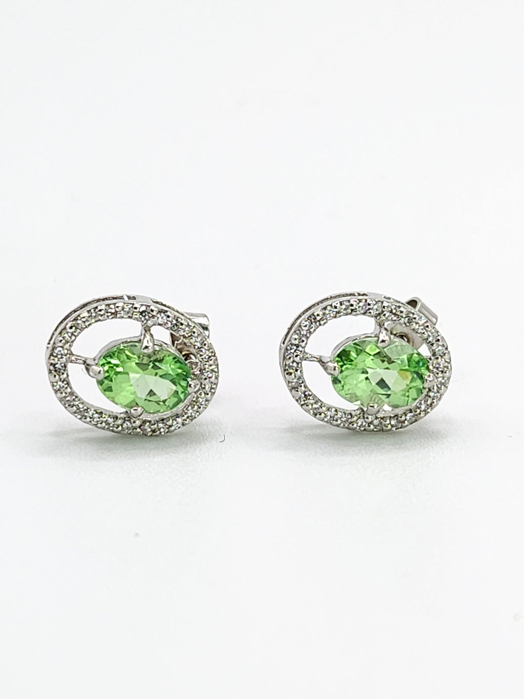 1453: Vintage: 18ct White Gold Peridot 52 Diamonds Stud Earrings- lovely sparkle